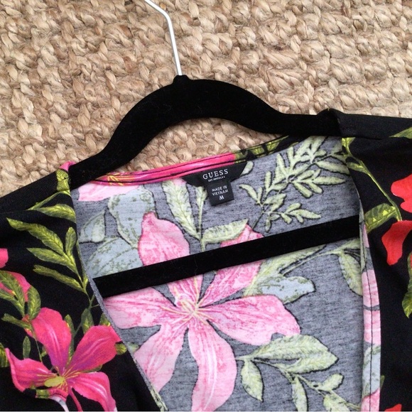 Tops 🌺 GUESS - Picture 2 of 5